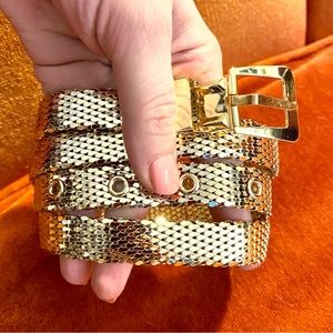 1980s vintage Whiting & Davis gold mesh elegant slinky waist belt